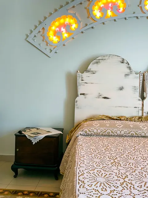 Camera Borghese ‘950 — Headboard and bed linen