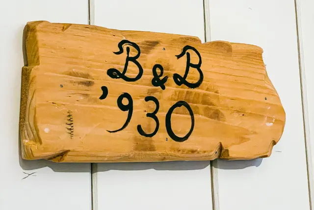 Camera Romantica ‘930 — Wooden sign of Room ’930