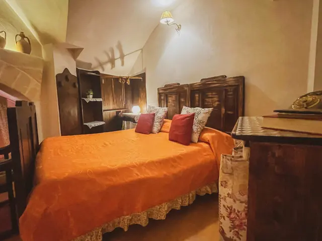 Camera Romantica ‘930 — View of the bed beneath the vault