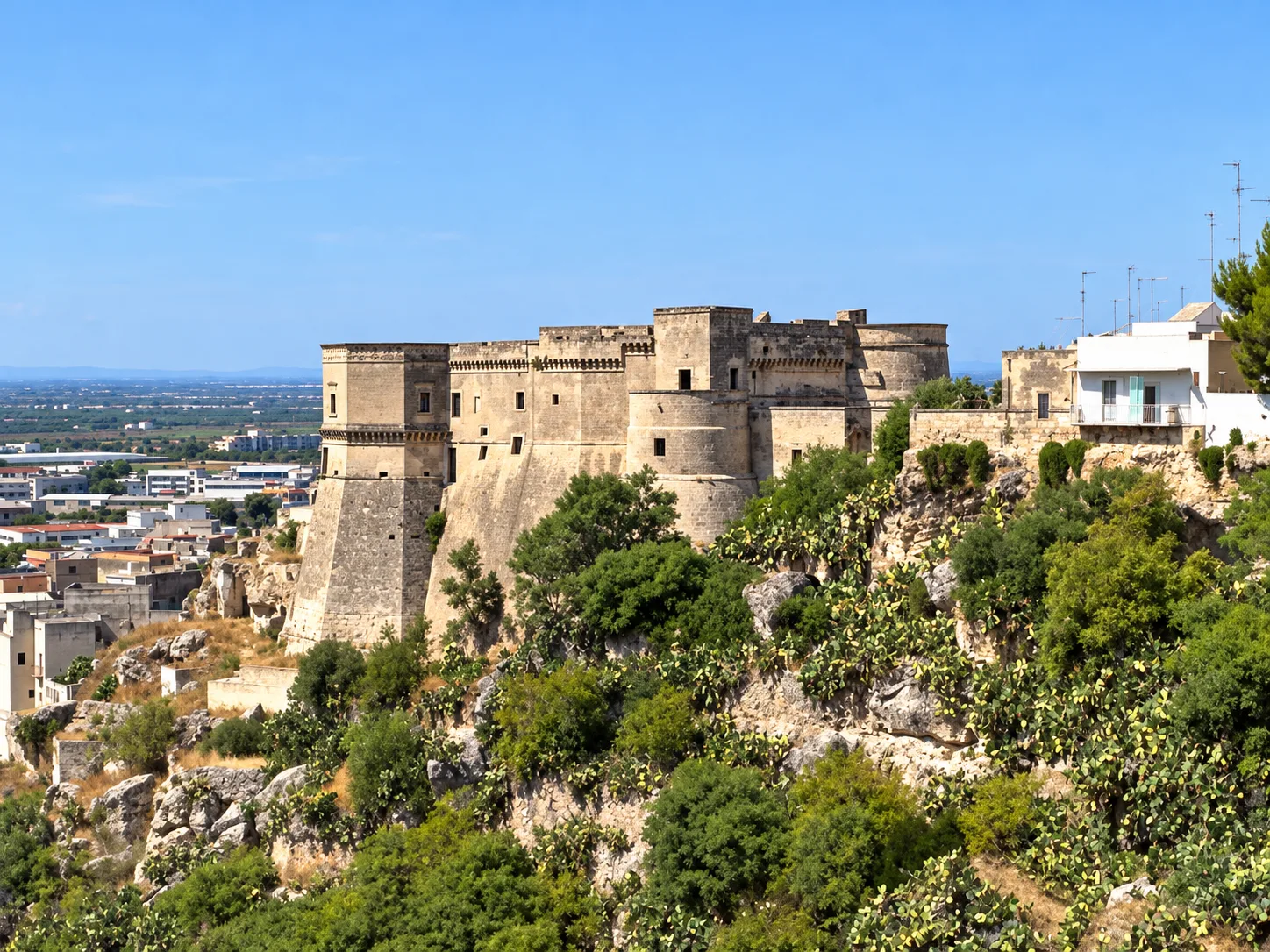 Il castello di Massafra sul ciglio della gravina